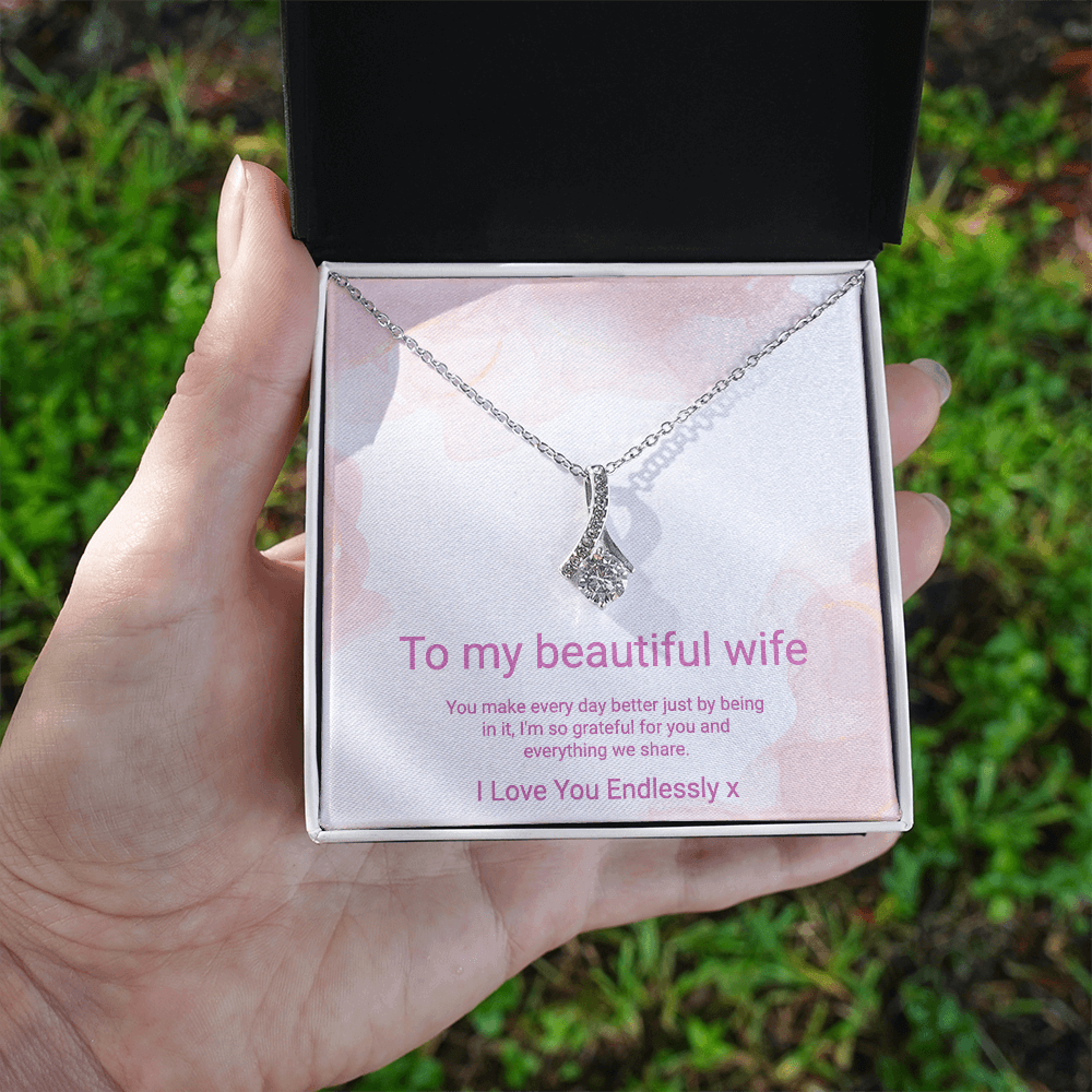 Beautiful Alluring Yellow/White gold Necklace